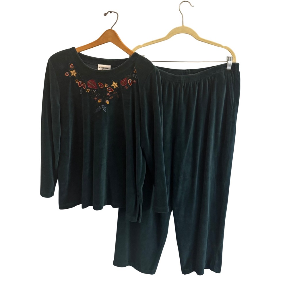 Alfred Dunner Petite Velour 2 Piece Set Green Embroidered Top Pants PL 18